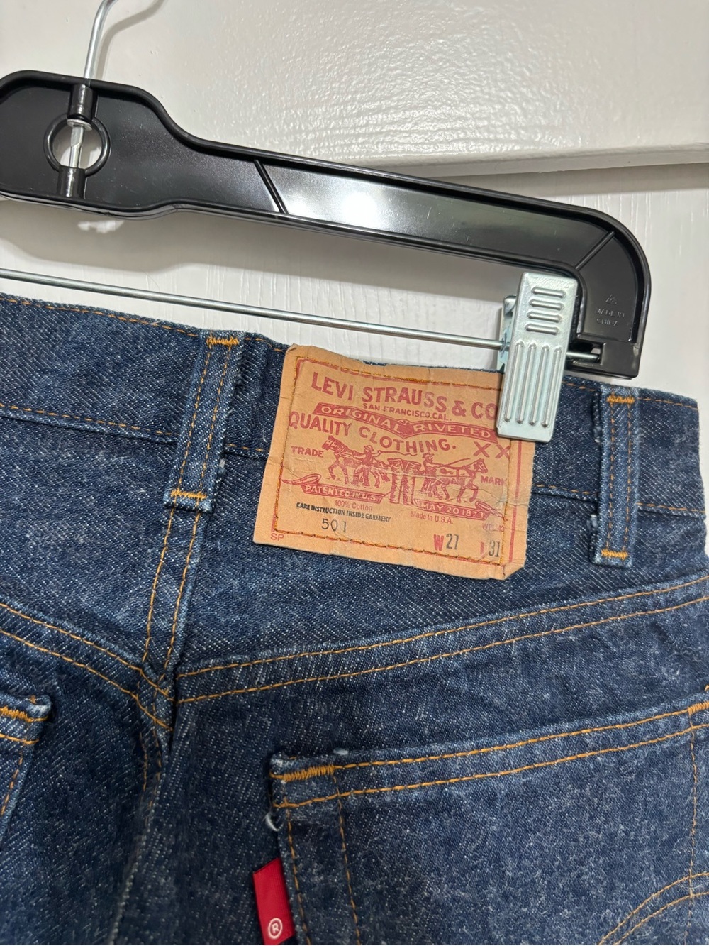 Levi's Straight-Leg Dark Blue Denim Jeans with Red Tab
